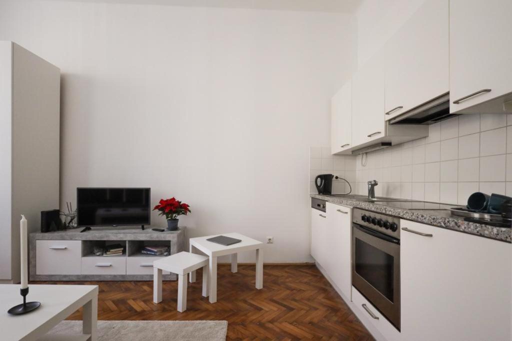 Apartment 10-Next Metro U3 Wina Bagian luar foto